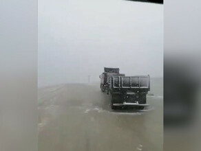 В Магаданской области выпал снег видео