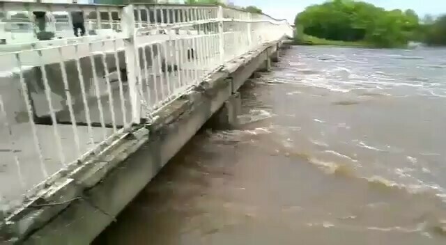 В Амурской области вода подошла к мосту в Михайловском районе