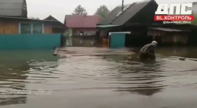 Утром проснулись а все в воде В Приамурье начало топить поселок Новобурейский фото видео