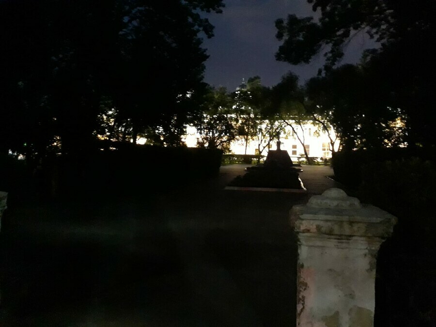 В Благовещенске изза подтопления отключили светящиеся фигуры в сквере возле ЦЭВа