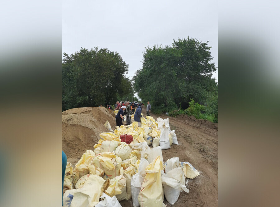 Воды будет очень много Амурчан просят помочь жителям Владимировки строить дамбу для защиты села от наводнения фото