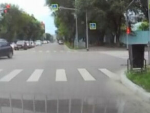 Появилось видео ДТП с мотоциклистом в центре Благовещенска