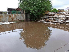 Томь разлилась настолько что затопила дворы в селе Белогорского района фото