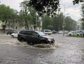 Благовещенск накрыл мощный ливень и превратил городские улицы в реки фото видео