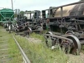 ЧП на железной дороге в Свободном с рельсов сошли грузовые вагоны видео