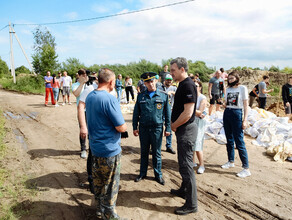 Строить ли дамбу переселять ли людей Губернатор и руководитель Росводресурсов посетили страдающую от наводнений Владимировку