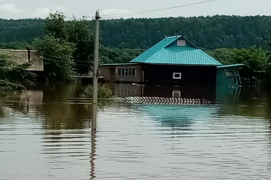 Все больше домов уходит под воду в Амурской области