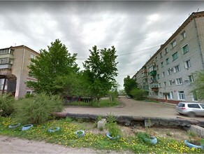 В Благовещенске из окна выпал мужчина