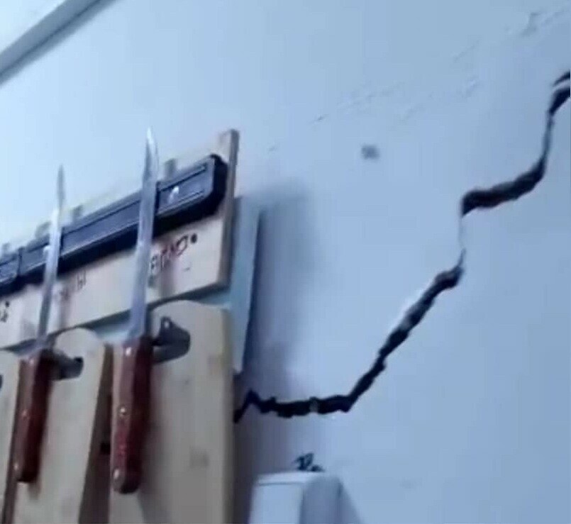 Повело фундамент в стене большие трещины в Белогорске изза наводнения серьезно пострадал детский сад