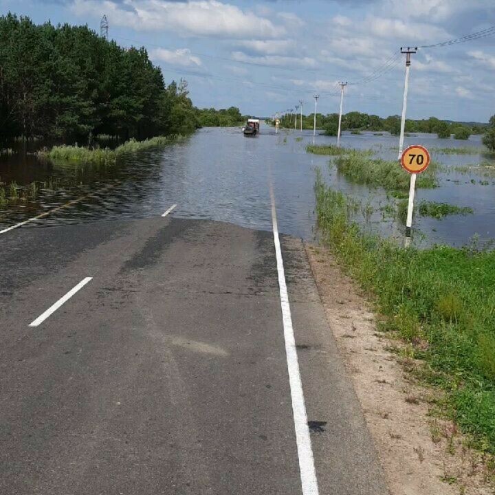 В селе Благовещенского района прорвало дамбу Есть угроза жилым домам фото видео