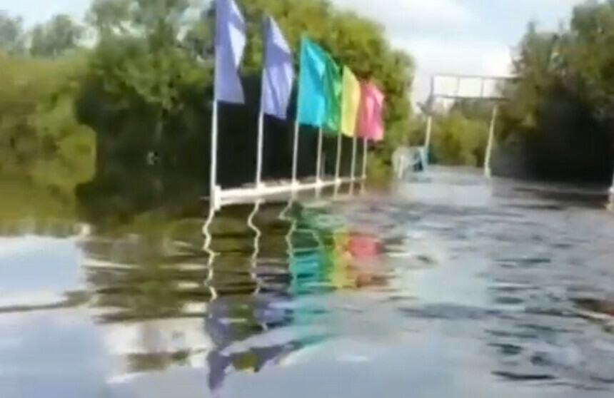 Лагерь Колосок под Благовещенском продолжает стремительно уходить под воду видео