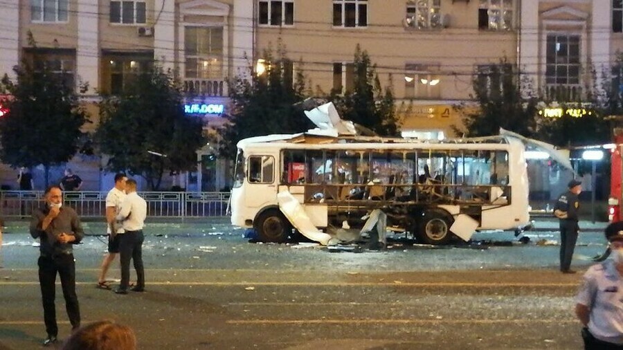 В Воронеже взорвался автобус полный людей видео