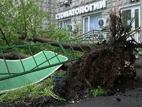 Сильнейший ураган с ливнем и ветром накрыл Москву и Подмосковье В Останкинскую башню ударила молния видео