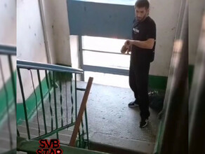 В Свободном мужчина с ножом  угрожал в подъезде окружающим 