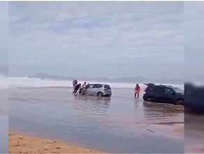 В Ливадии ночью был ужас Популярный приморский пляж смыли огромные волны видео