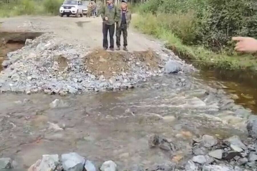На севере Амурской области два села отрезало друг от друга водой видео