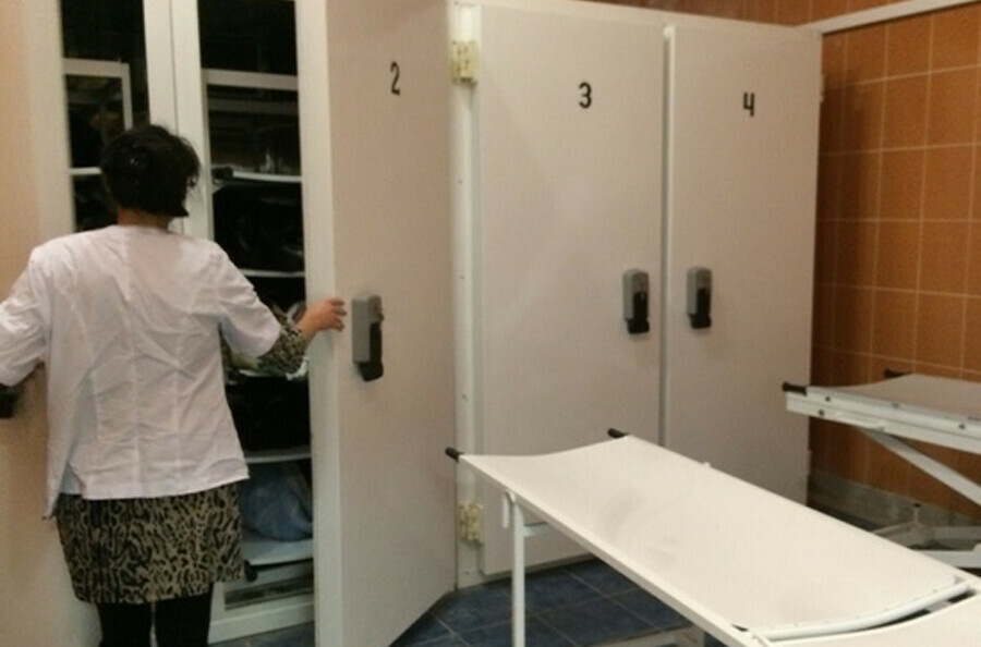 В морге приморского города Артем сломался холодильник Умерших отдают в ужасном состоянии