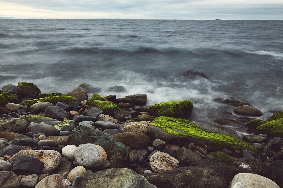 Во Владивостоке девушка утонула в море когда искала место для красивого фото