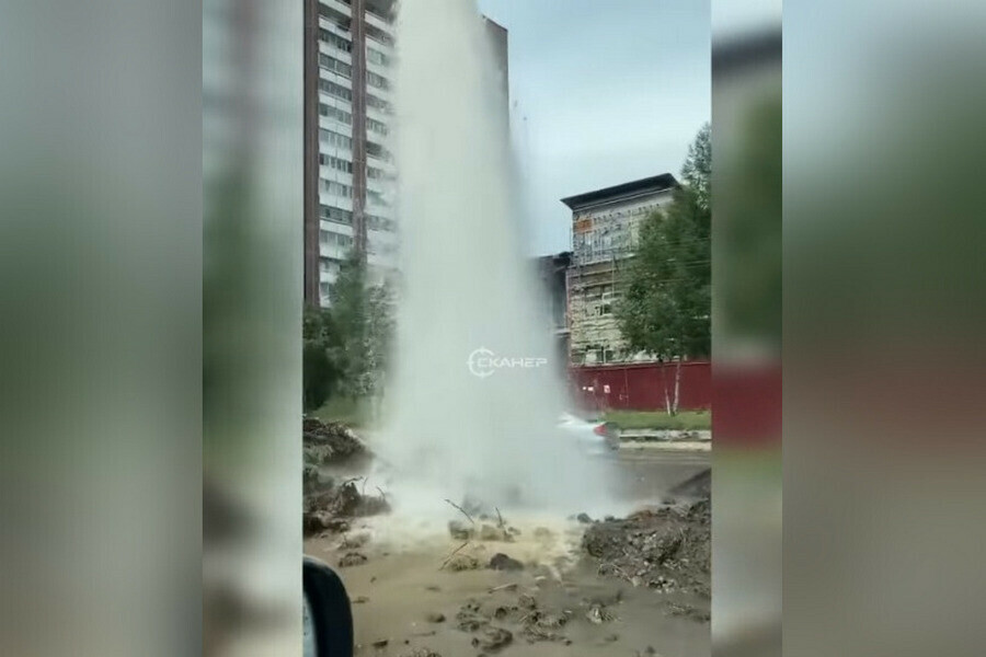 В центре Тынды забил гейзер видео