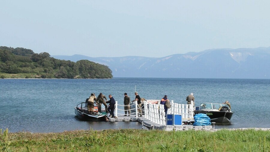 На Курилах со дна озера подняли вертолет Ми8 потерпевший крушение на Камчатке 