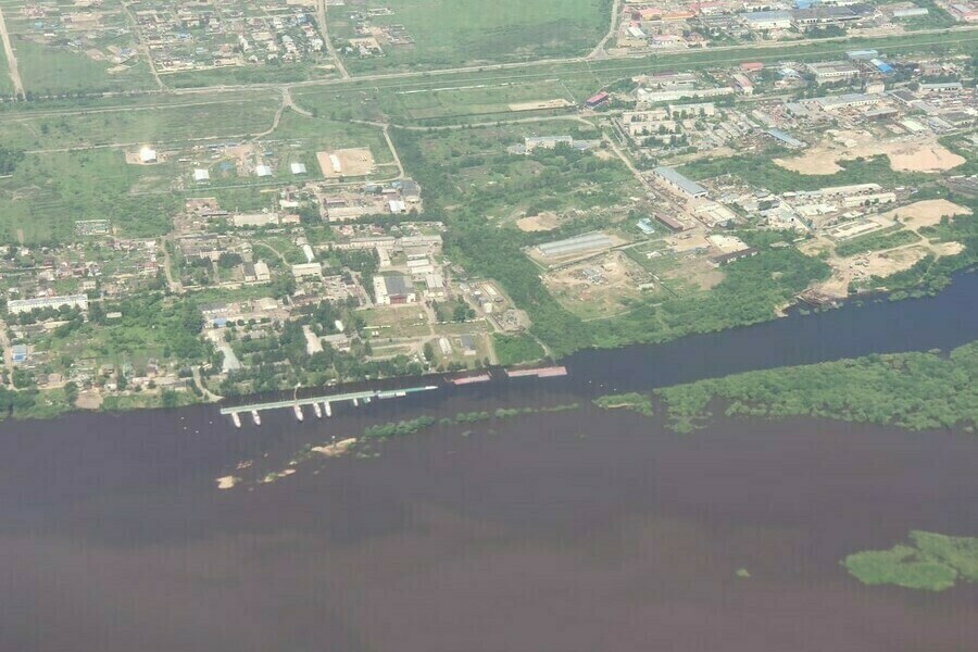 Вода продолжает освобождать приусадебные участки и жилые дома в Приамурье 