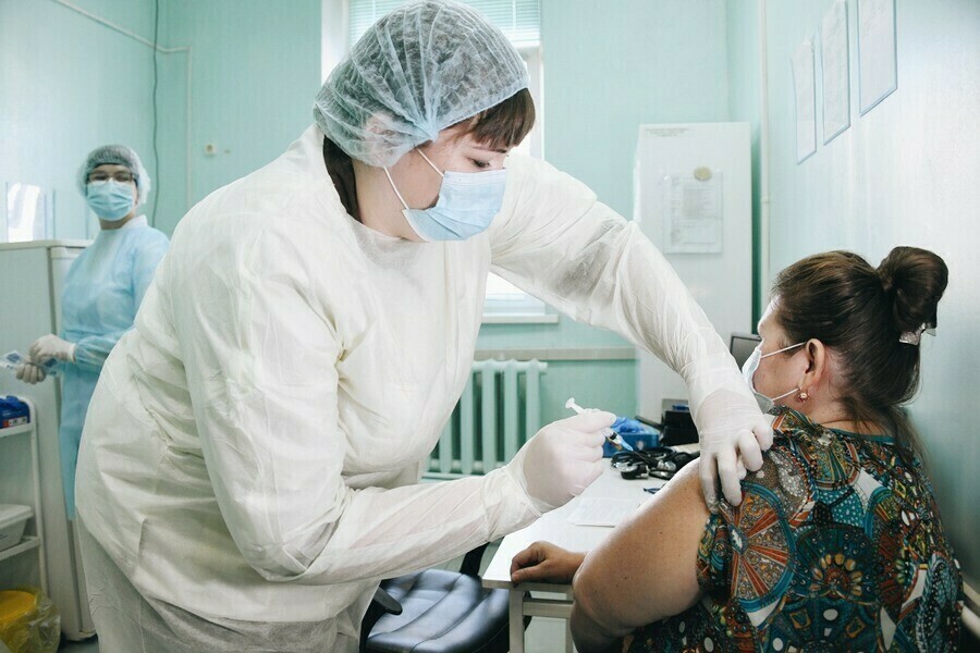 Уральский эпидемиолог предложила лечить платно непривитых от COVID19 больных