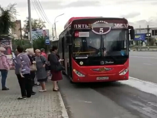 В Хабаровске водители нескольких автобусов высадили пассажиров чтобы совершить намаз видео