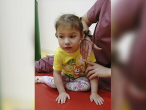 Маленькой Лизе из Райчихинска нужна помощь на реабилитацию 