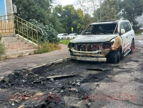 В Благовещенске вспыхнули две иномарки 