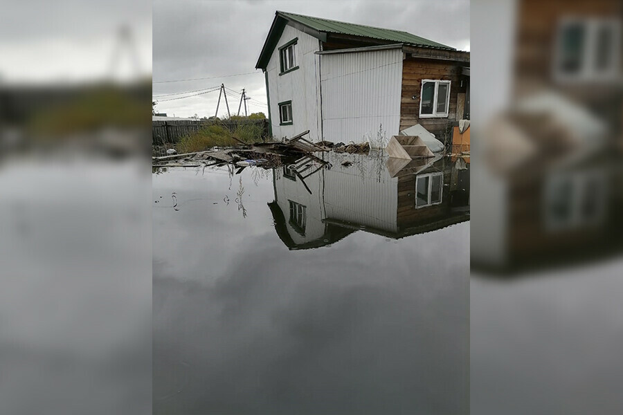 У многодетной матери из Владимировки после паводка покосился дом Комиссия жилье аварийным не признала 