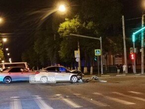 Автомобиль ГИБДД попал в аварию в Благовещенске видео 