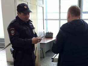 Обслюнение лица и плеча полицейские рассказали о необычном вызове