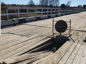 В Ромненском районе Приамурья изза поднявшейся воды в реке частично разрушен мост
