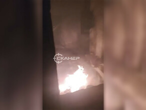 В Благовещенске потушили пожар который угрожал припаркованным автомобилям 