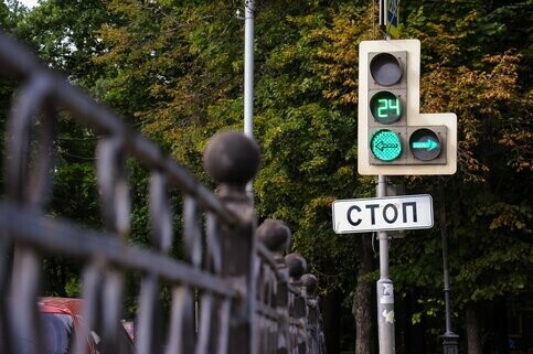 На улицах Благовещенска светофоры скоро настроят на зеленую волну