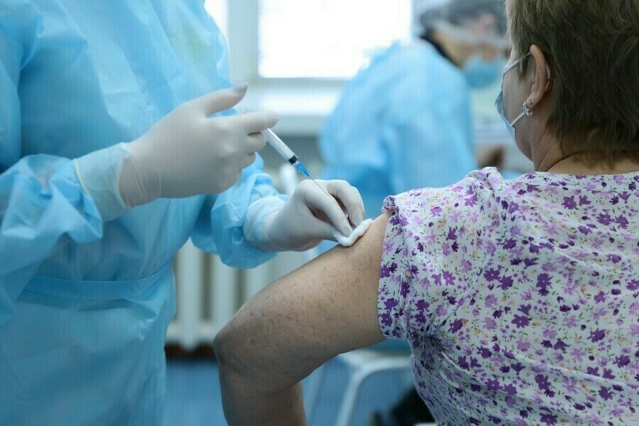 Избежать столкновения двух инфекций в Приамурье идет вакцинация от гриппа и COVID19