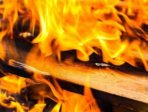 Пожар в жилом доме унес жизни трех человек двое детей и женщина погибли в огне 