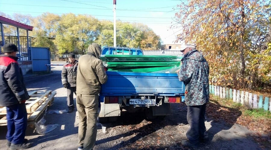 В отдаленных районах Благовещенска появились уличные столы для настольного тенниса