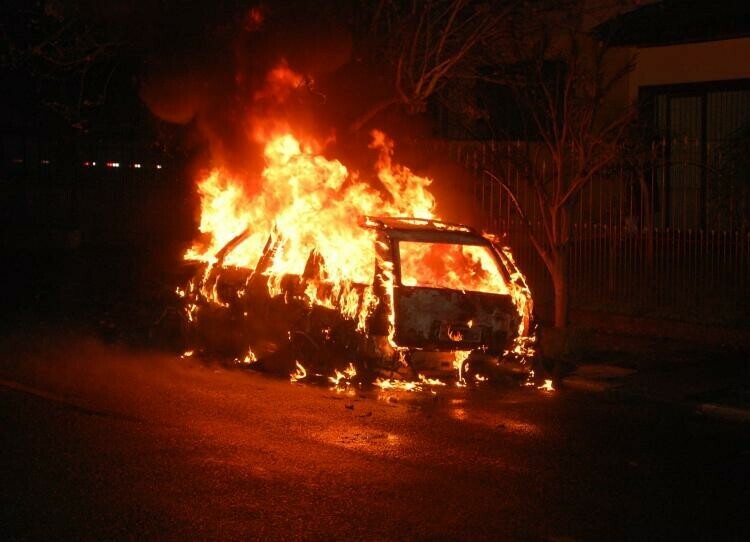Во Владивостоке сгорел автовоз вместе с машинами