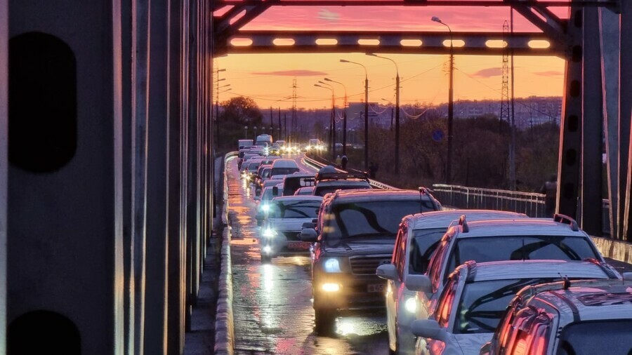 В Благовещенске на мосту через Зею пробка изза ДТП