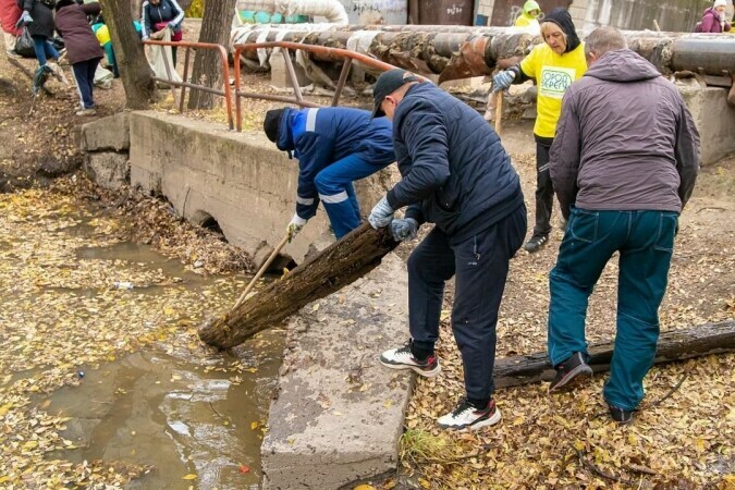 Бурхановку надо было спасать За несколько часов с территории реки вывезли несколько КамАЗов с мусором