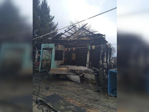 Дом был в огне в Белогорье изза пожара без крова осталась семья с беременной женщиной