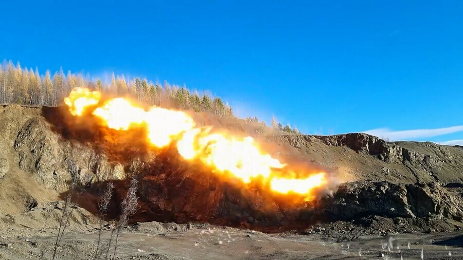 В Амурской области военные начали подрывать карьеры видео