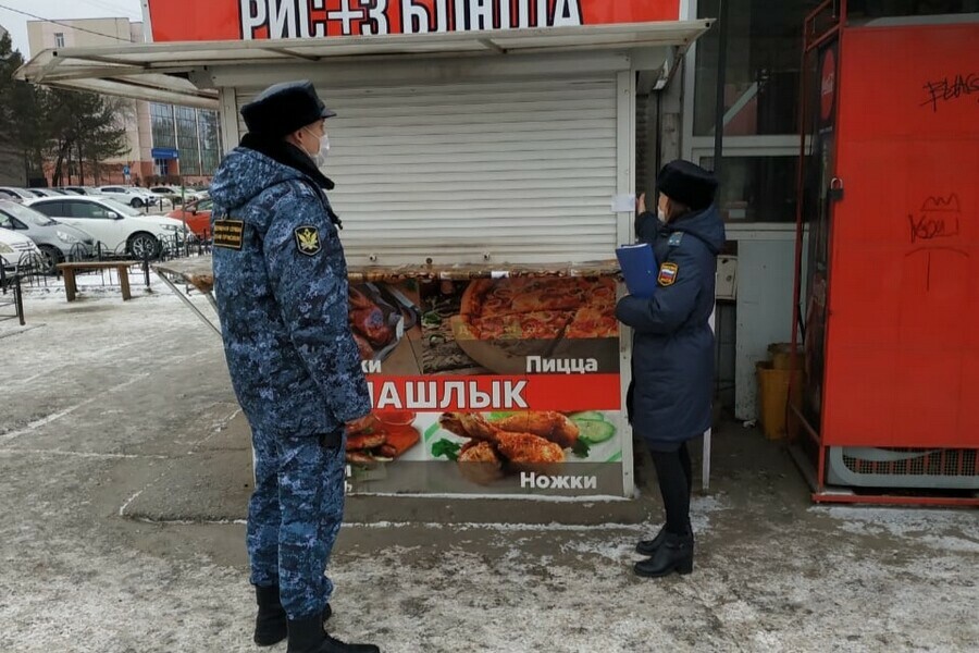 В центре Благовещенска закрыли продуктовую торговую точку