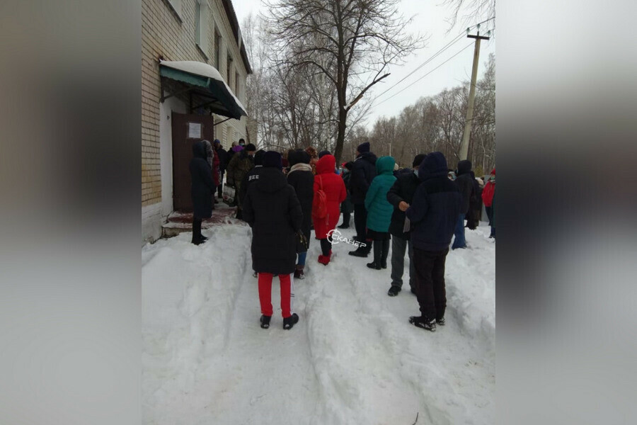 В Приамурье несколько десятков человек ждали на улице сдачи ПЦРтеста фото видео