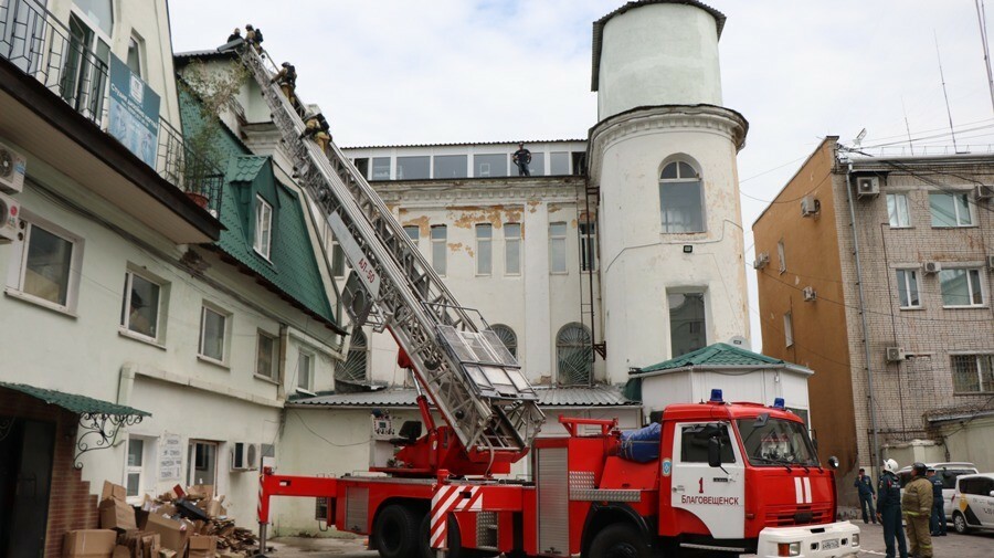 В Благовещенске загорелось кафе людей эвакуировали фото видео