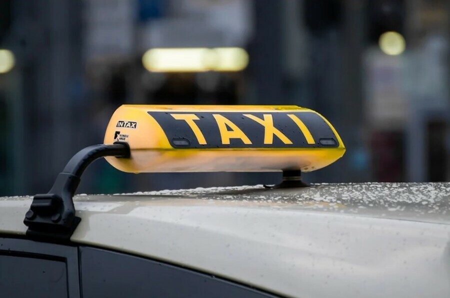 В Белогорске мужчина попытался угнать вызванное такси