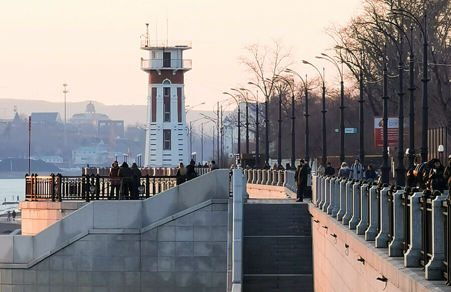 Погода в благовещенске на 10 дней точный. Благовещенск в ноябре. Фото Благовещенск ноябрь. Фото интересных мест Благовещенска. Амурский Гидрометцентр фото здания.