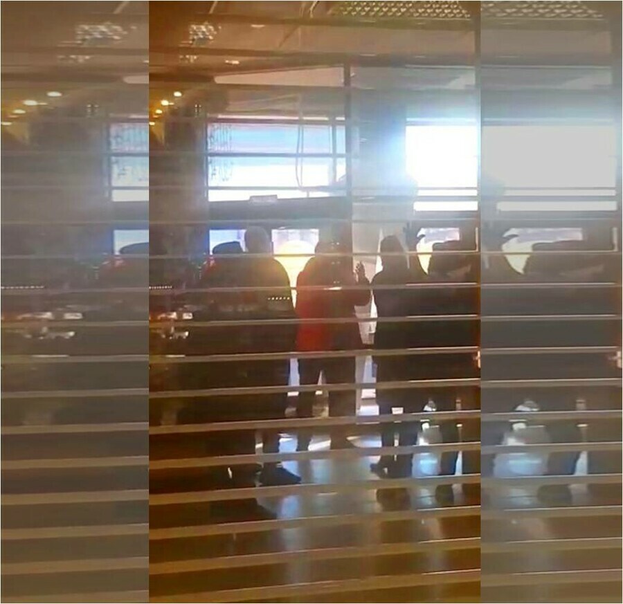 В Благовещенске мужчина устроил скандал против QRкодов в торговом центре видео