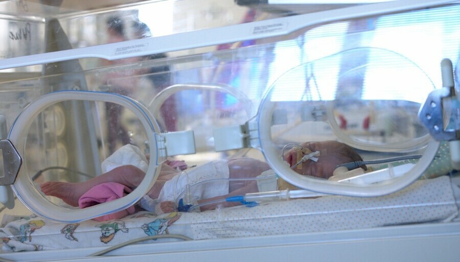 В амурском перинатальном центре выхаживают трех малышей с экстремально низкой массой тела